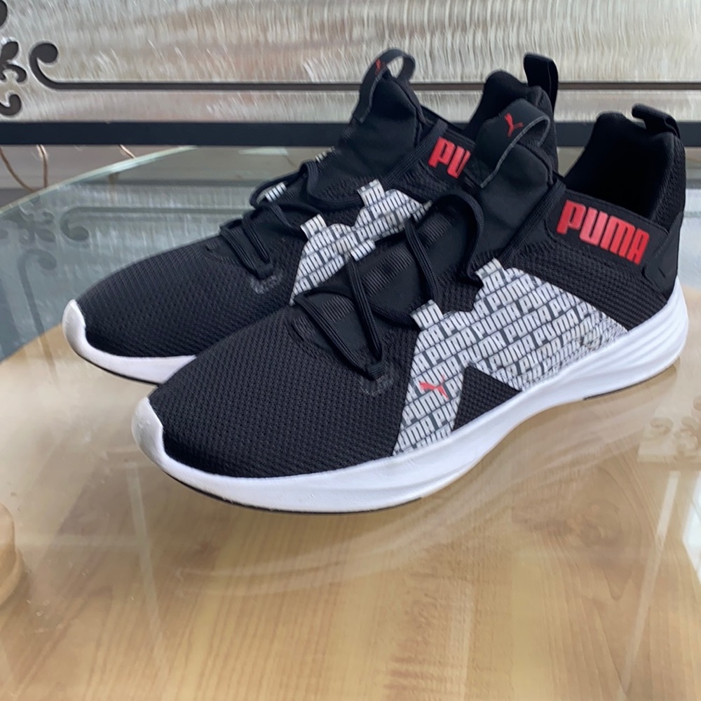 Puma Men’s soft foam comfort black white size 11.5